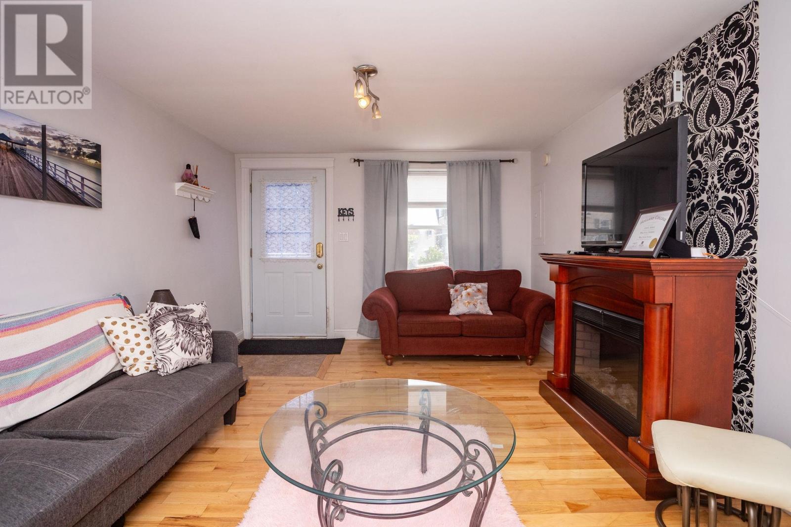 12 Hillsborough Street, Charlottetown, Prince Edward Island  C1A 4V6 - Photo 3 - 202516273