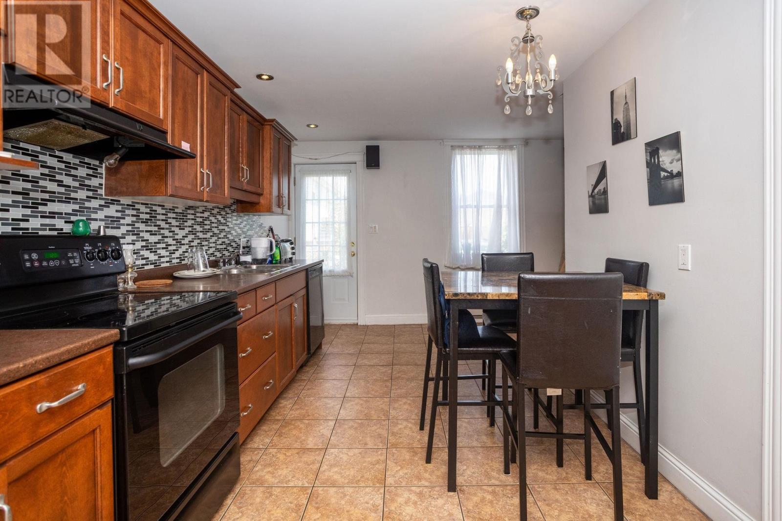 12 Hillsborough Street, Charlottetown, Prince Edward Island  C1A 4V6 - Photo 4 - 202516273