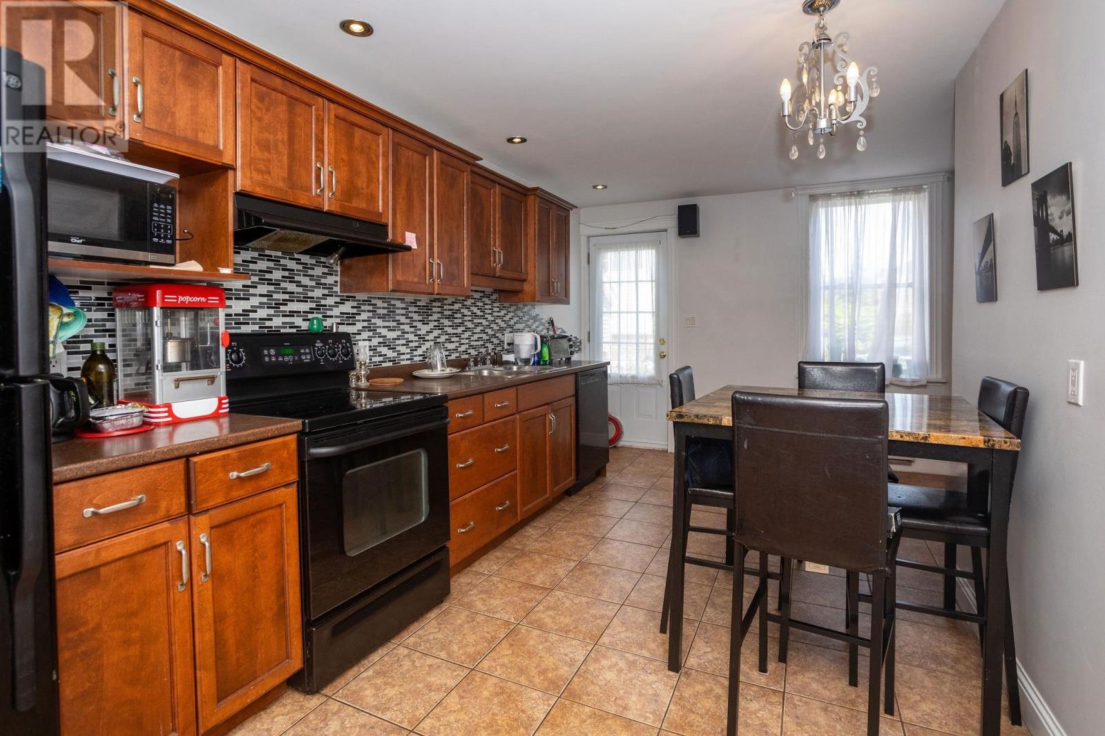 12 Hillsborough Street, Charlottetown, Prince Edward Island  C1A 4V6 - Photo 5 - 202516273