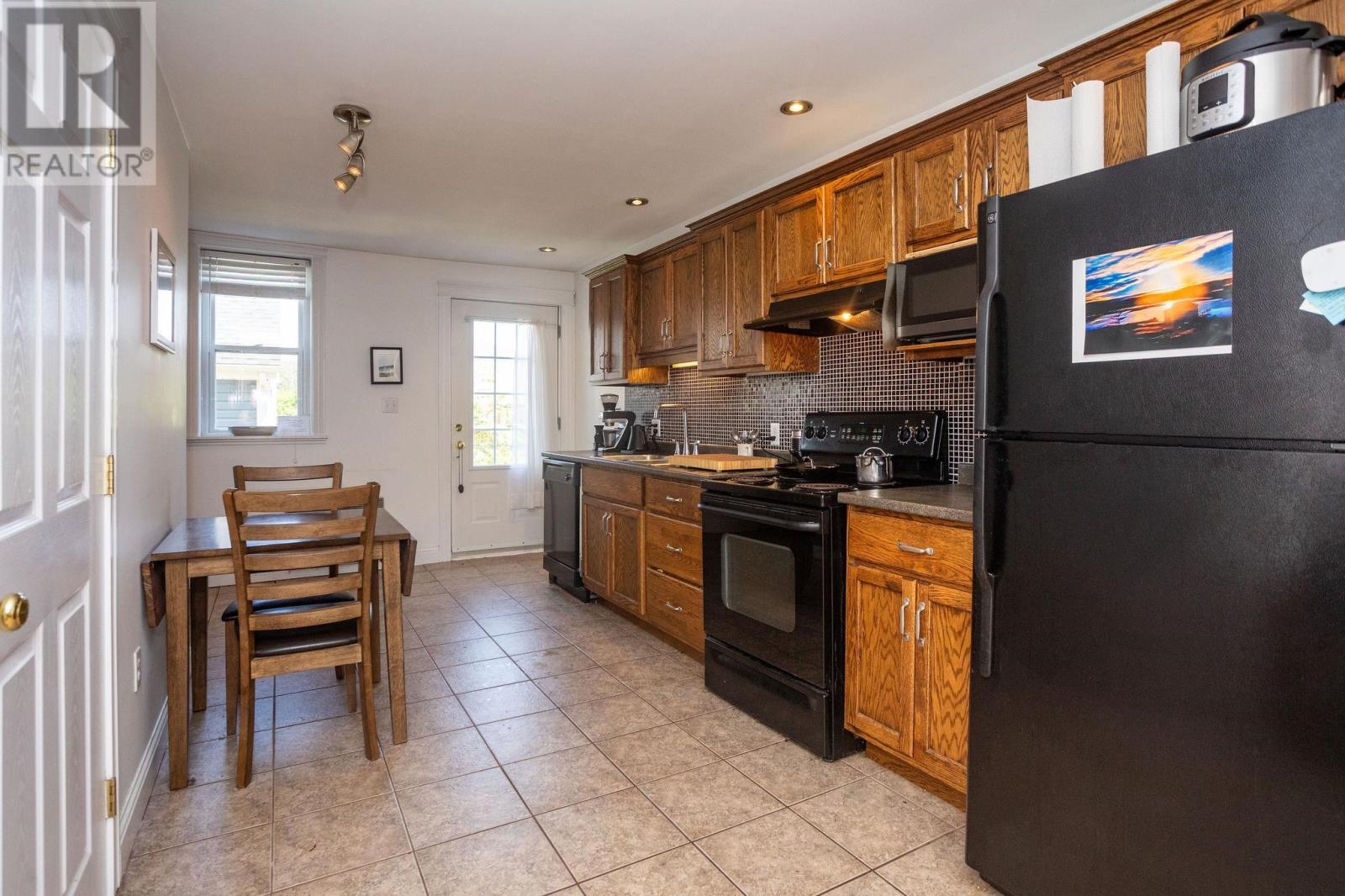 14 Hillsborough Street, Charlottetown, Prince Edward Island  C1A 4V6 - Photo 6 - 202516275