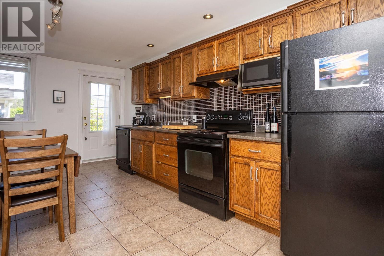 14 Hillsborough Street, Charlottetown, Prince Edward Island  C1A 4V6 - Photo 7 - 202516275