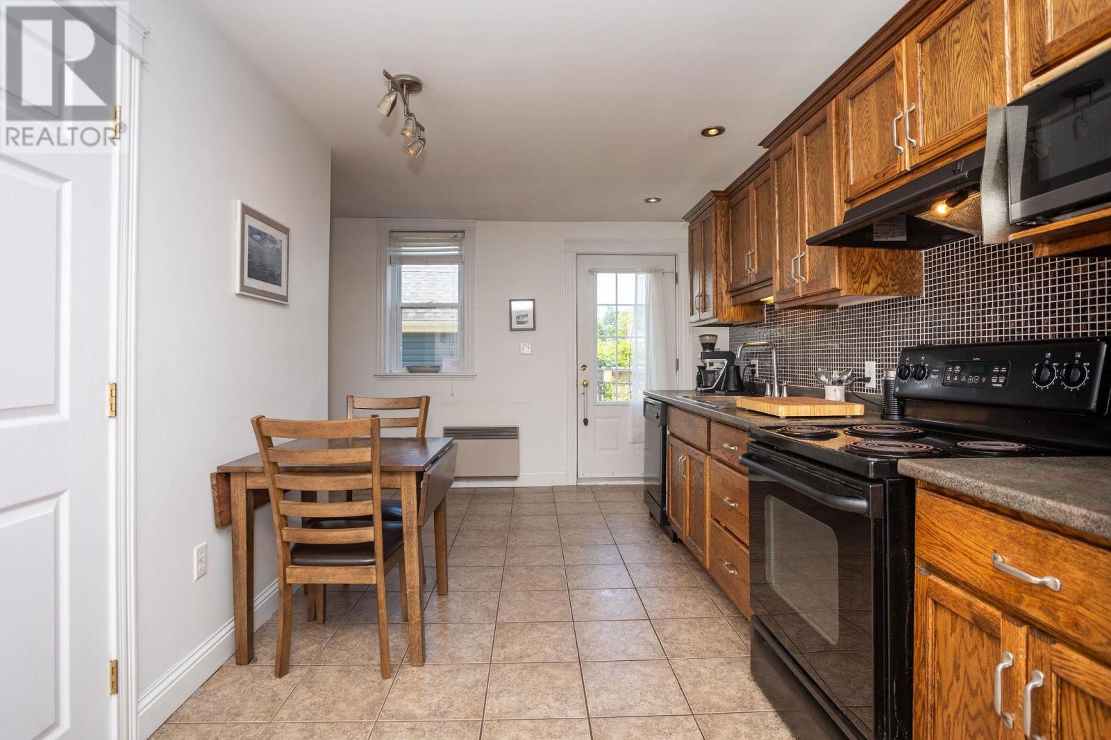 14 Hillsborough Street, Charlottetown, Prince Edward Island  C1A 4V6 - Photo 8 - 202516275