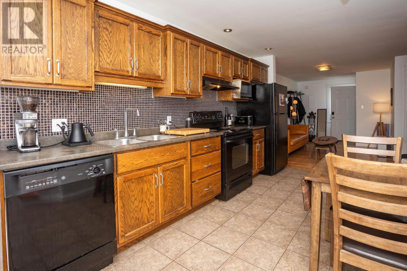 14 Hillsborough Street, Charlottetown, Prince Edward Island  C1A 4V6 - Photo 9 - 202516275