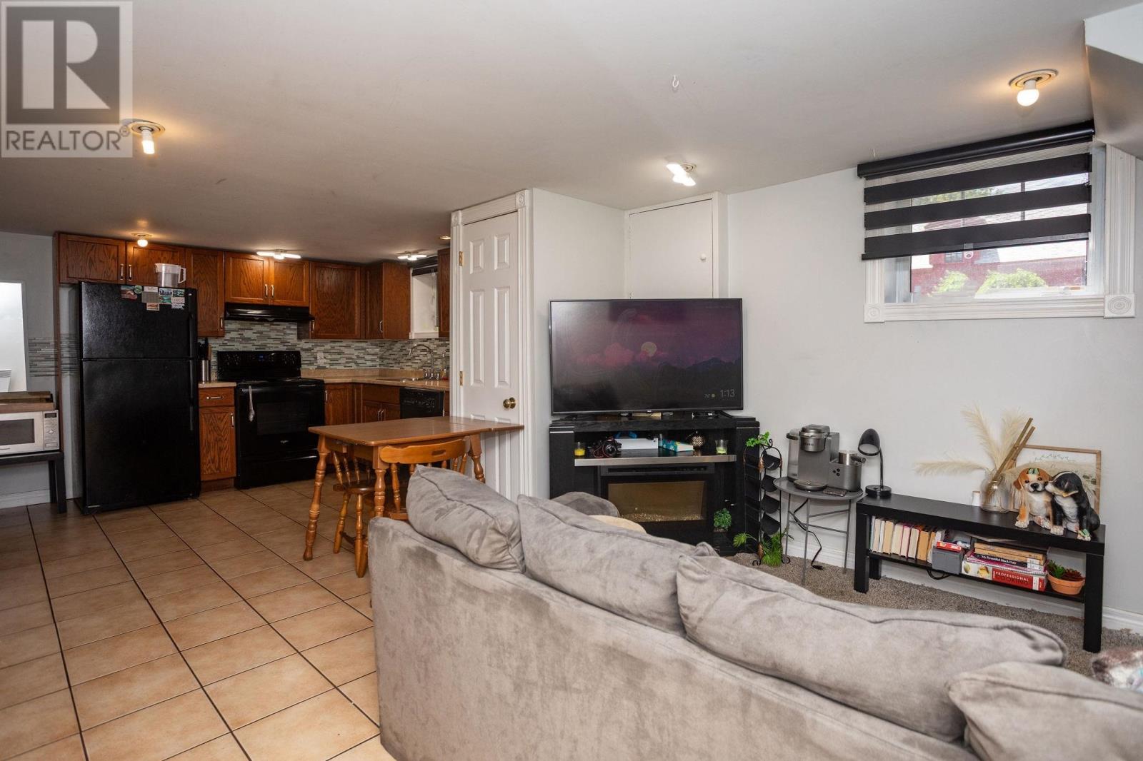 16 Hillsborough Street, Charlottetown, Prince Edward Island  C1A 4X1 - Photo 3 - 202516276