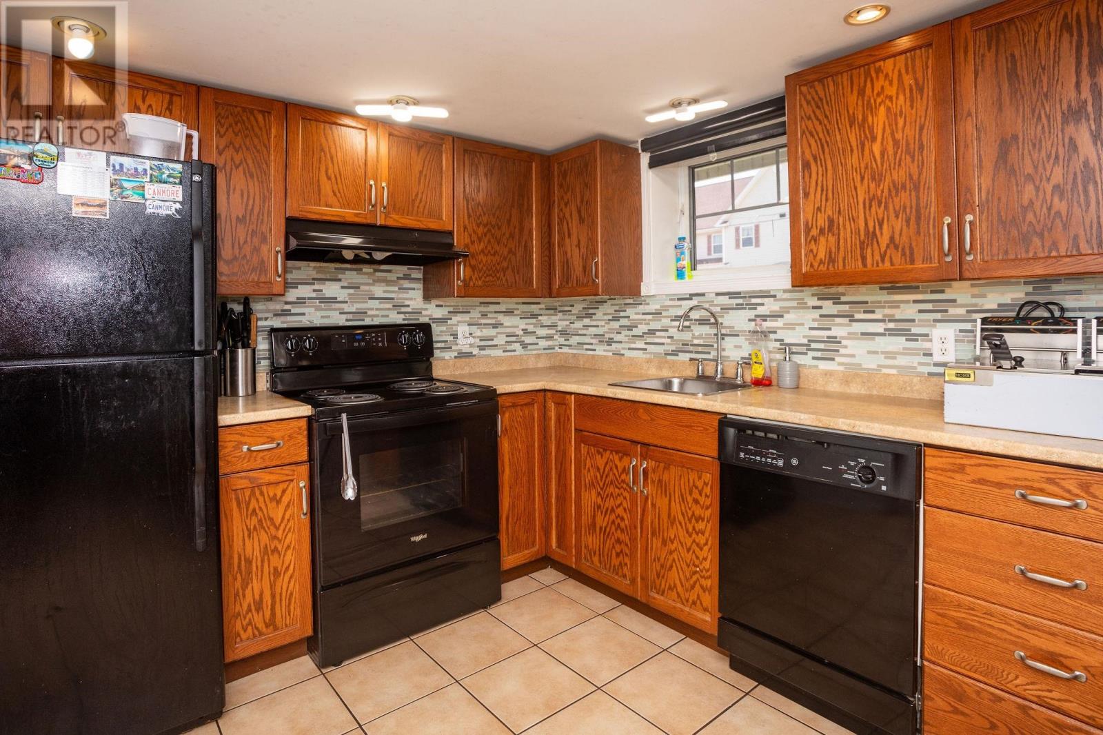 16 Hillsborough Street, Charlottetown, Prince Edward Island  C1A 4X1 - Photo 5 - 202516276