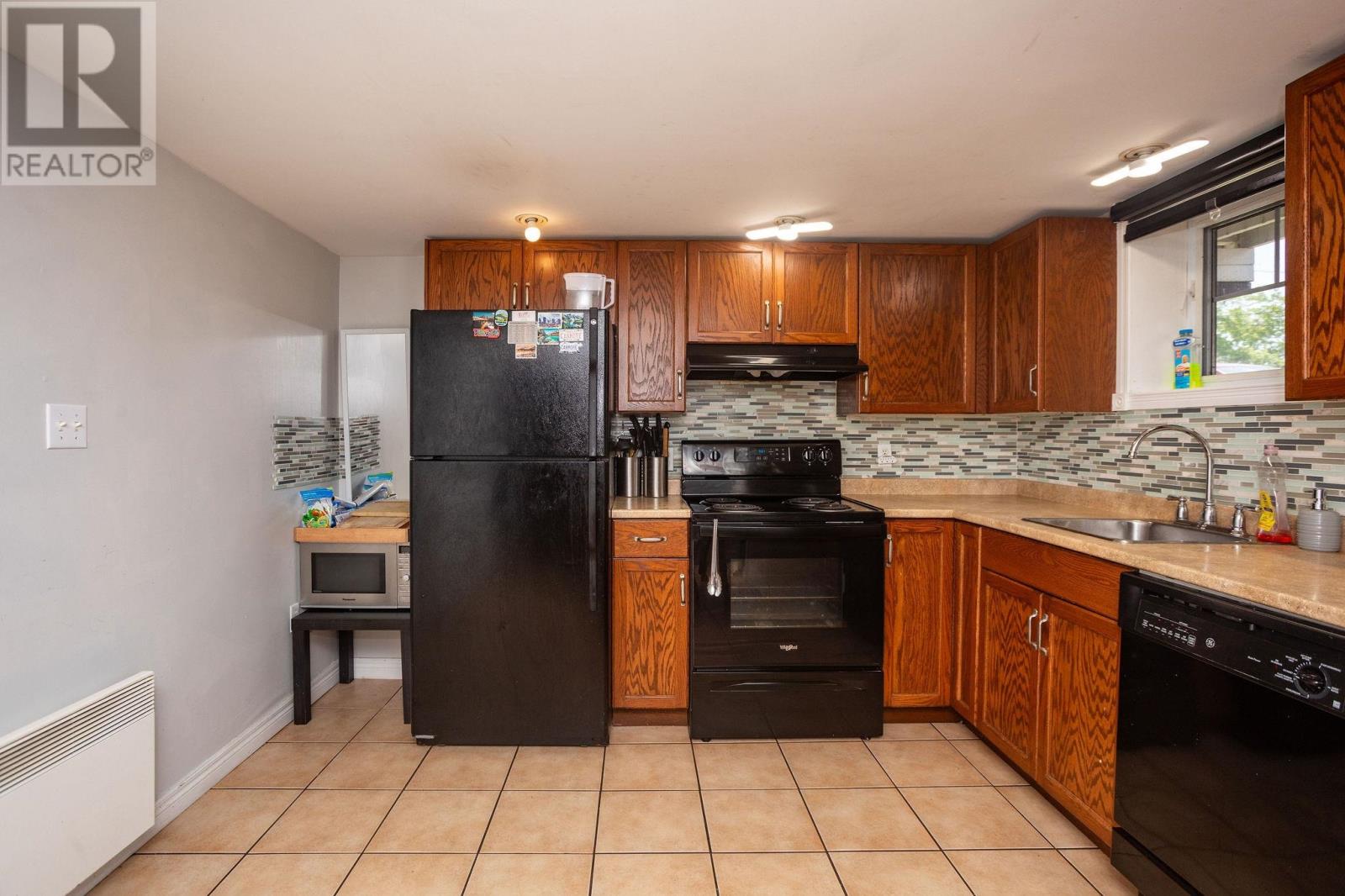 16 Hillsborough Street, Charlottetown, Prince Edward Island  C1A 4X1 - Photo 7 - 202516276