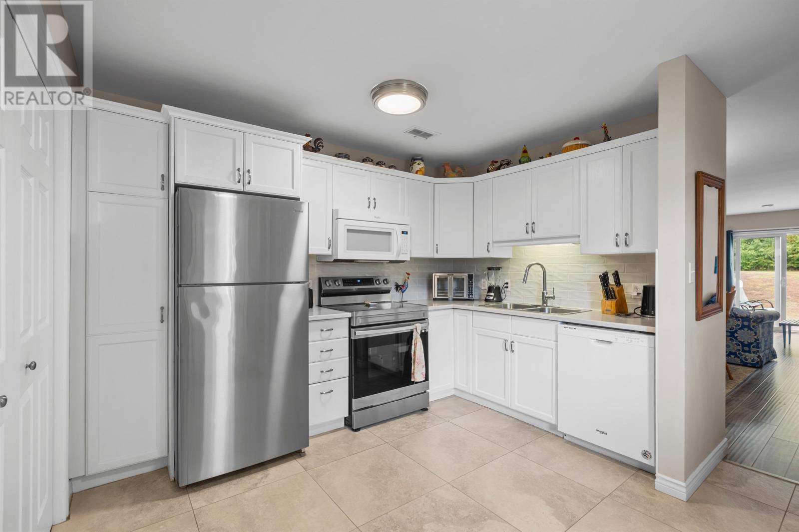 258 Shakespeare Drive, Stratford, Prince Edward Island  C1B 2X5 - Photo 4 - 202521829