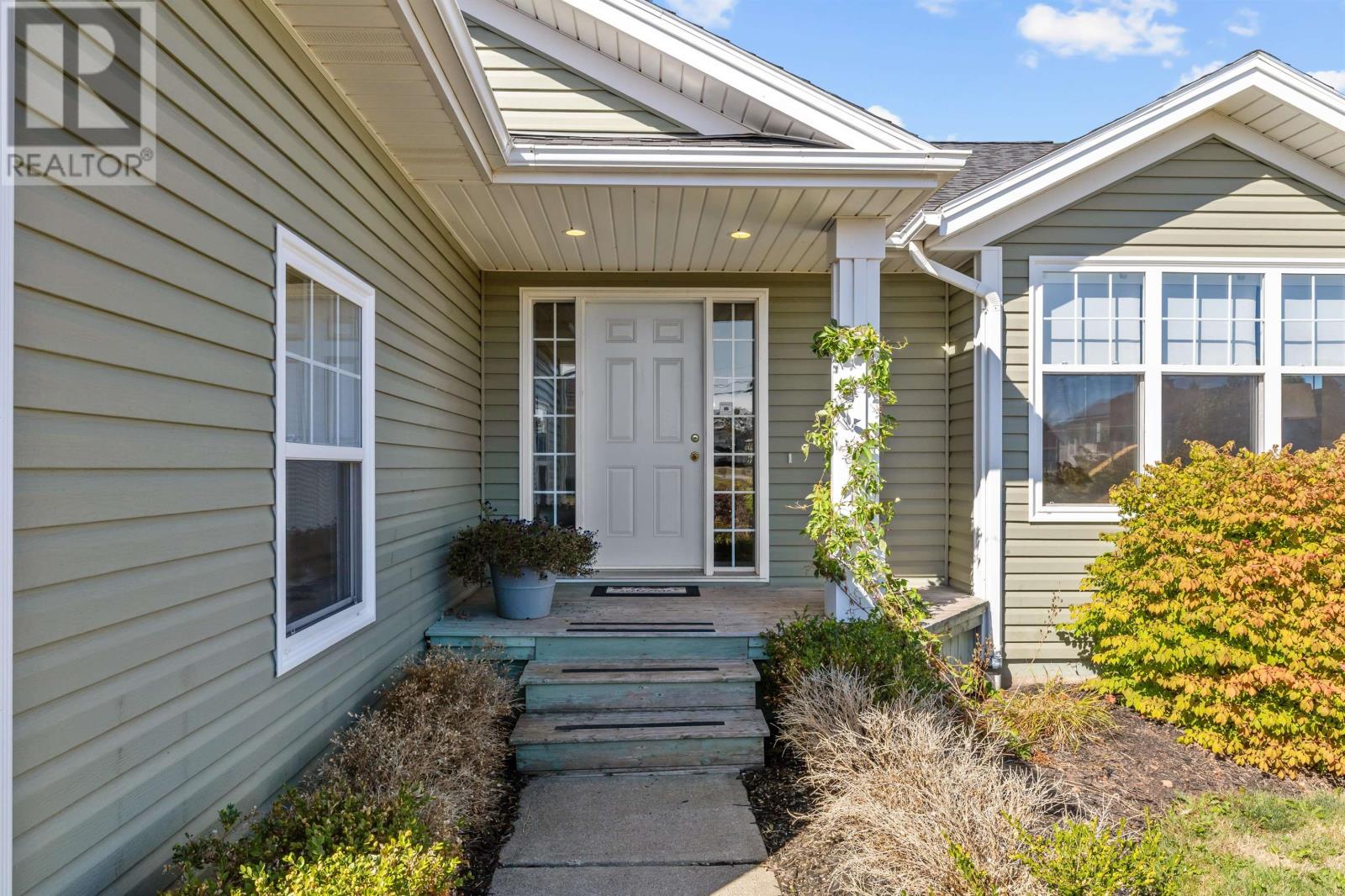 15 Picton Beete Crescent, Stratford, Prince Edward Island C1B 0C1 - Photo 2 - 202524208