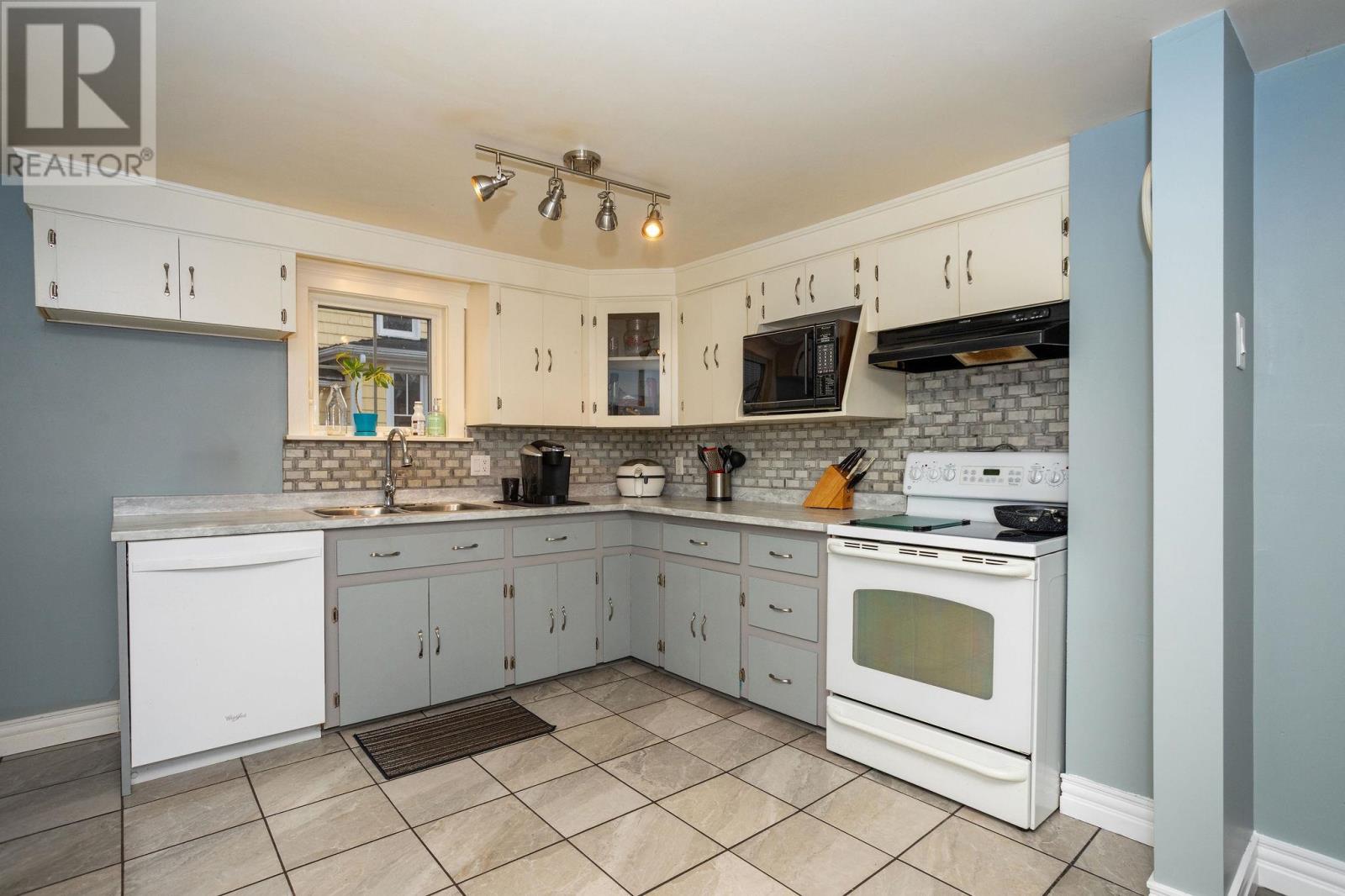 67 Victoria Street, Charlottetown, Prince Edward Island  C1A 2B4 - Photo 9 - 202526915