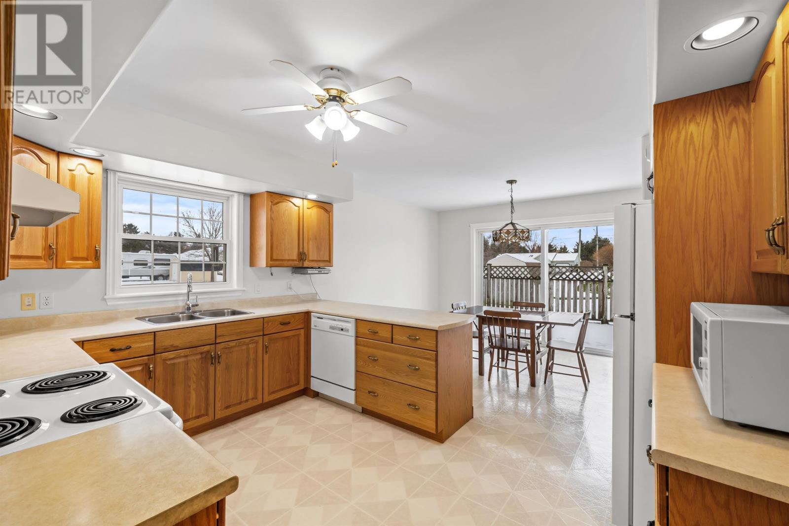 32 Oakland Drive, East Royalty, Prince Edward Island  C1P 1P4 - Photo 9 - 202529177