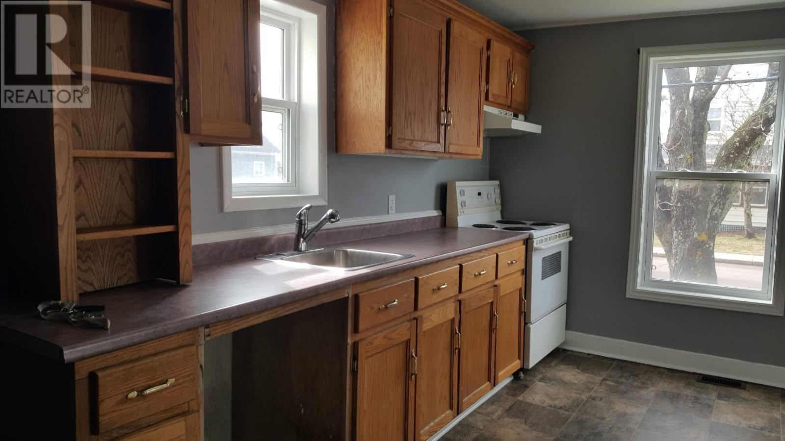 161 Hanover Street, Summerside, Prince Edward Island C1N 1E5 - Photo 4 - 202612818